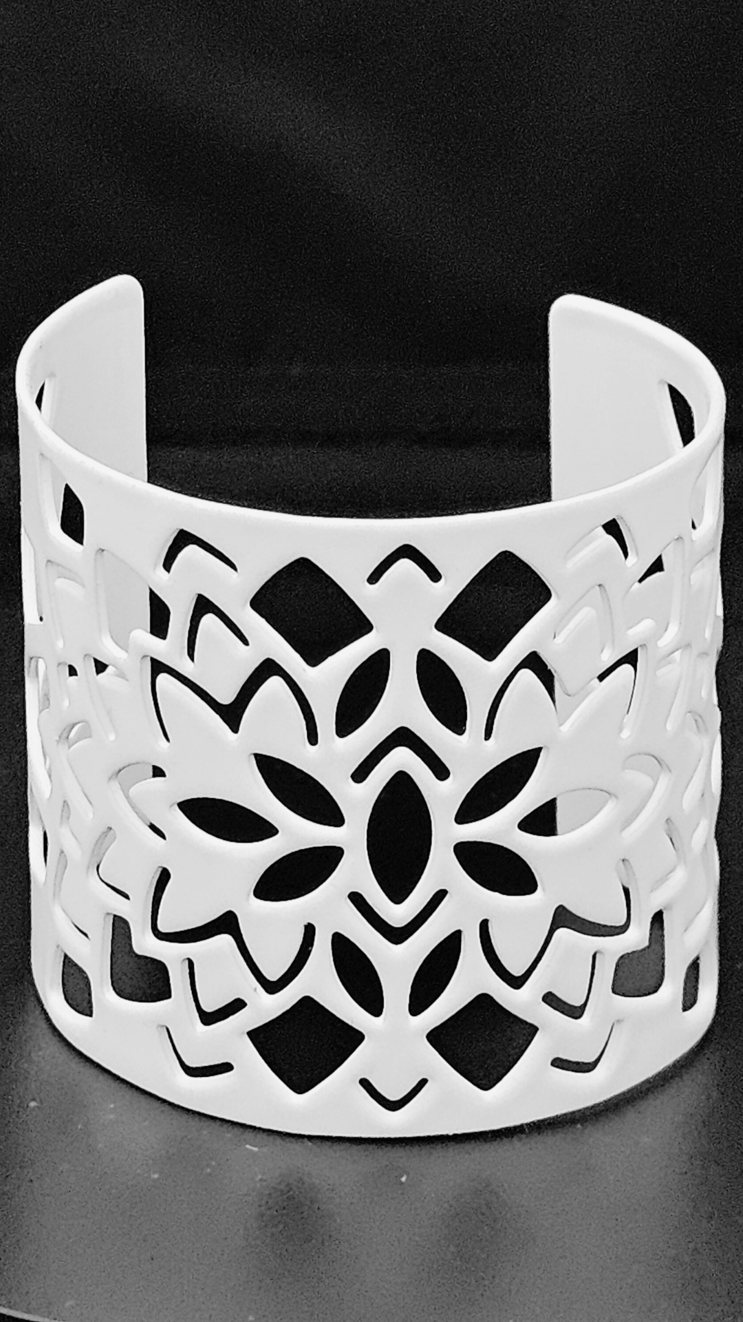 HACIENDA - WHITE BRACELET - PAPARAZZI - 1111