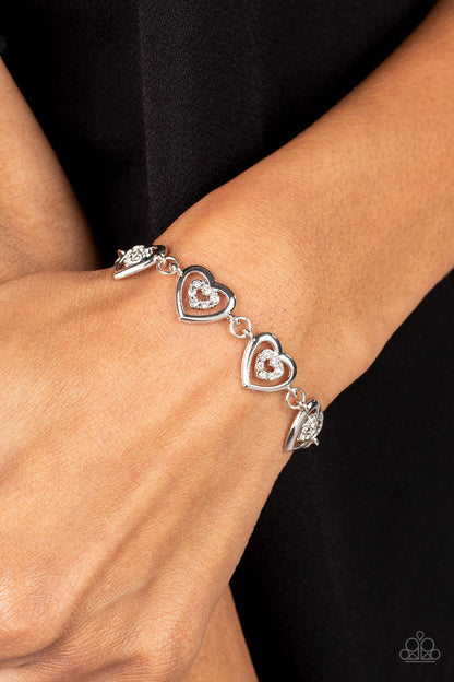 CATCHING FEELINGS - SILVER BRACELET - PAPARAZZI – 1133