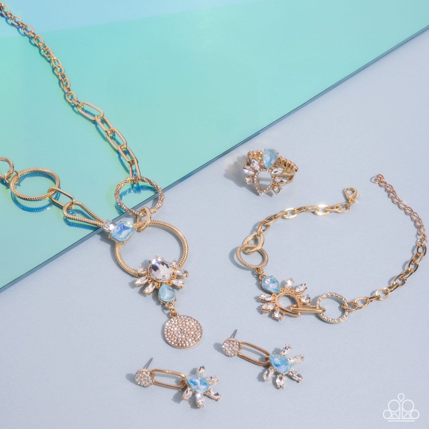 HEIRLOOM HEADLINE – GOLD EARRING – FIERCELY 5TH AVENUE – 1641E