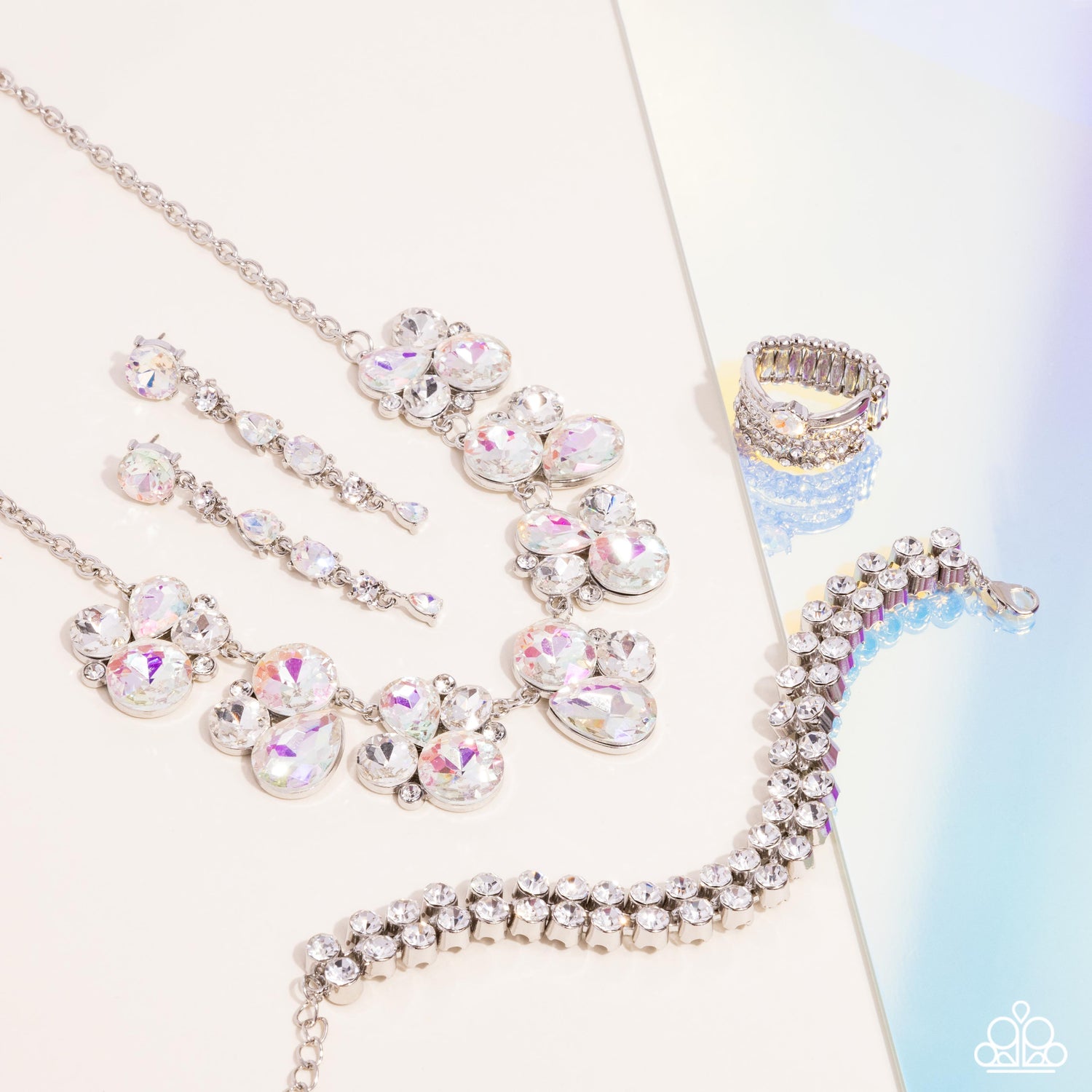 FAIRYTALE FALLS – WHITE EARRING – FIERCELY 5TH AVENUE – 1638