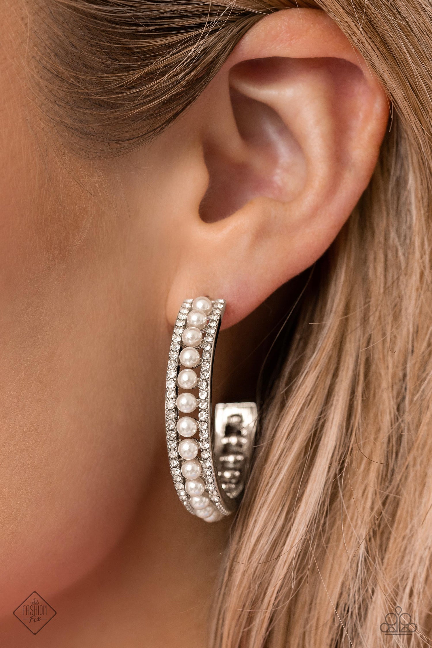 PEARL HAPPY - WHITE EARRING - FIERCELY 5TH AVENUE – 1623