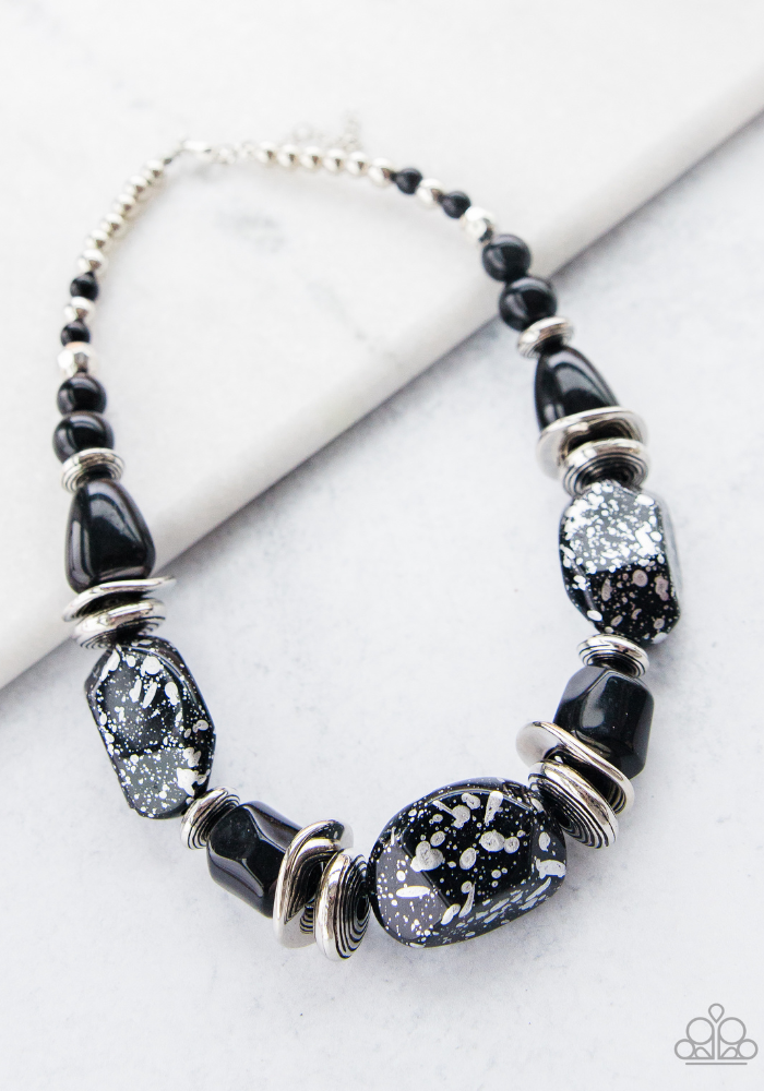 IN GOOD GLAZES - BLACK NECKLACE - PAPARAZZI -1790