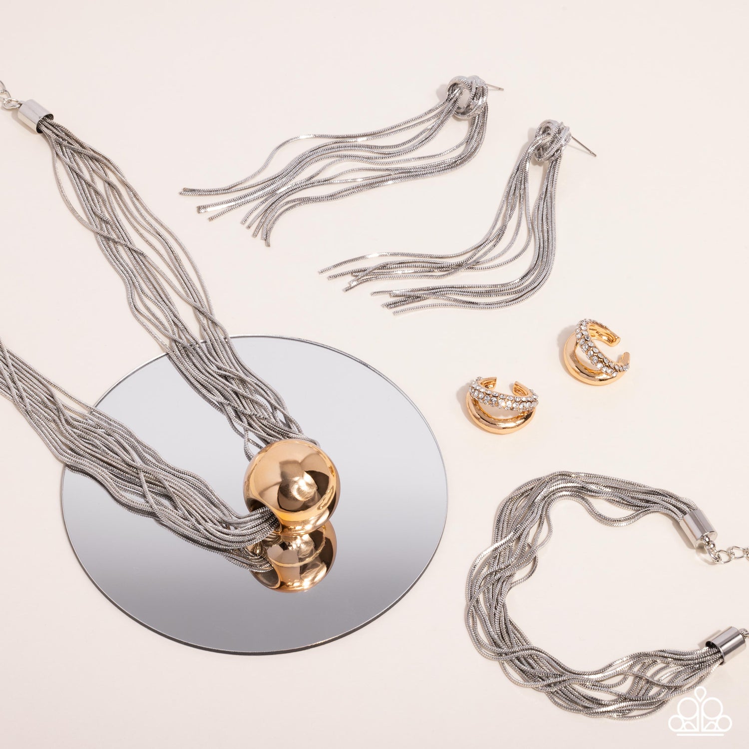 SIZZLING SPOTLIGHT – GOLD CUFF EARRING – MAGNIFICENT MUSINGS – 1640
