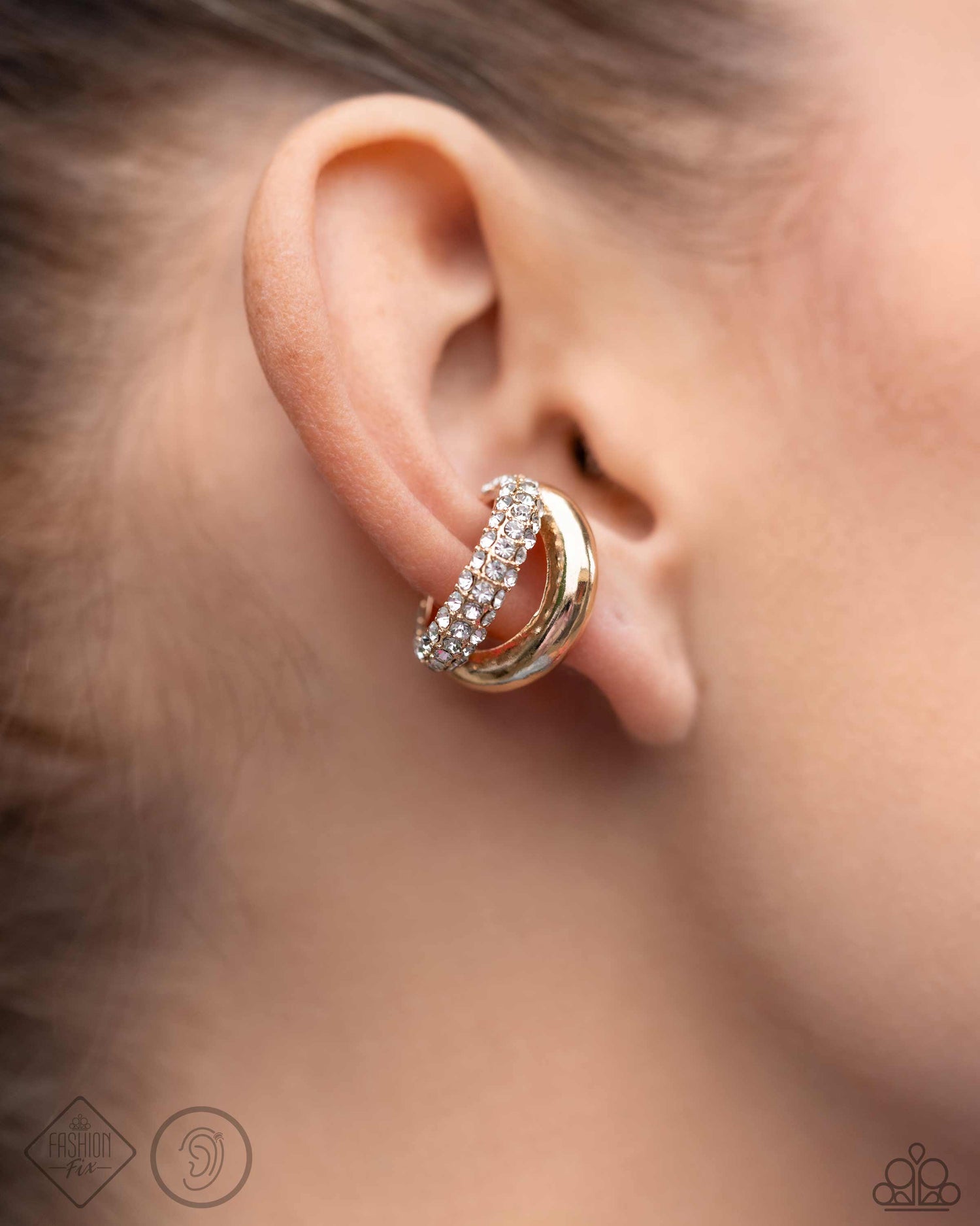 SIZZLING SPOTLIGHT – GOLD CUFF EARRING – MAGNIFICENT MUSINGS – 1640