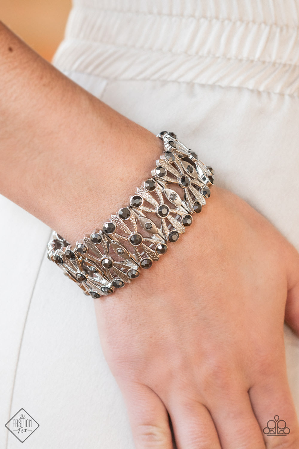 THEMATIC TWINKLE - SILVER BRACELET - MAGNIFICENT MUSINGS - 1551