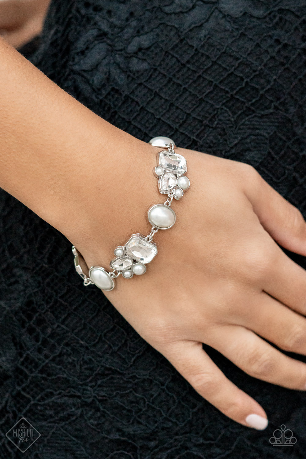 BEST IN SHOWSTOPPING - WHITE BRACELET - FIERCELY 5TH AVENUE - 1539