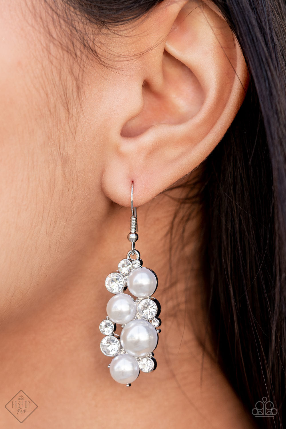 FOND OF BAUBLES - WHITE EARRING- FIERCELY 5TH AVENUE - 1529