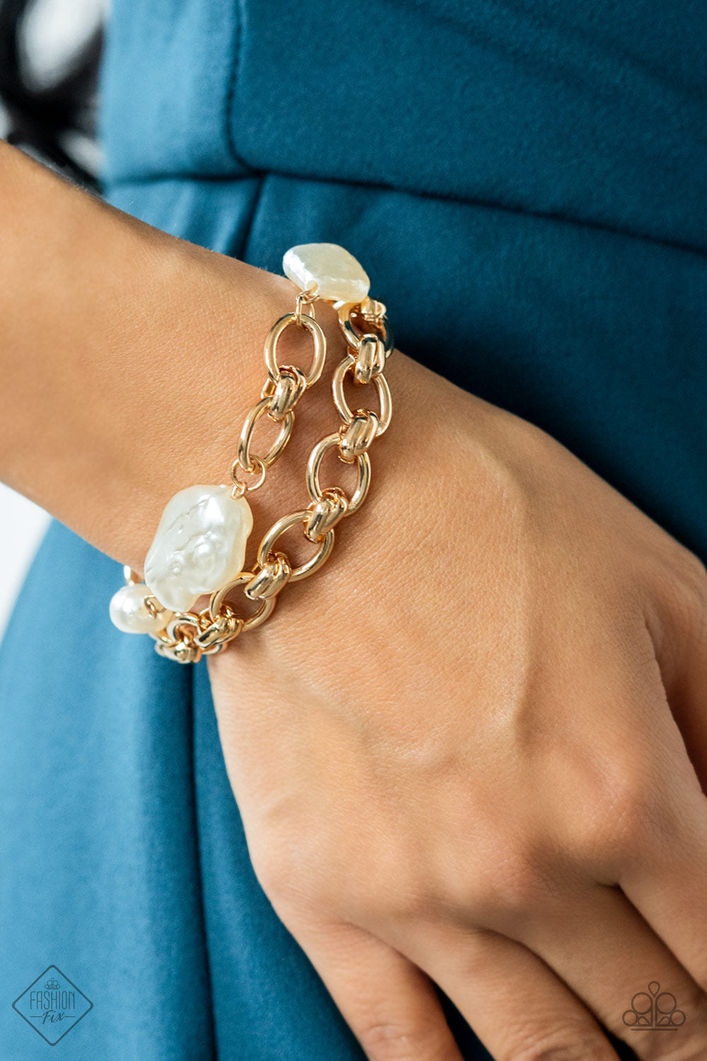 SEASIDE SOJOURN - WHITE PEARL/GOLD BRACELET - FIERCELY 5TH AVENUE - 1569