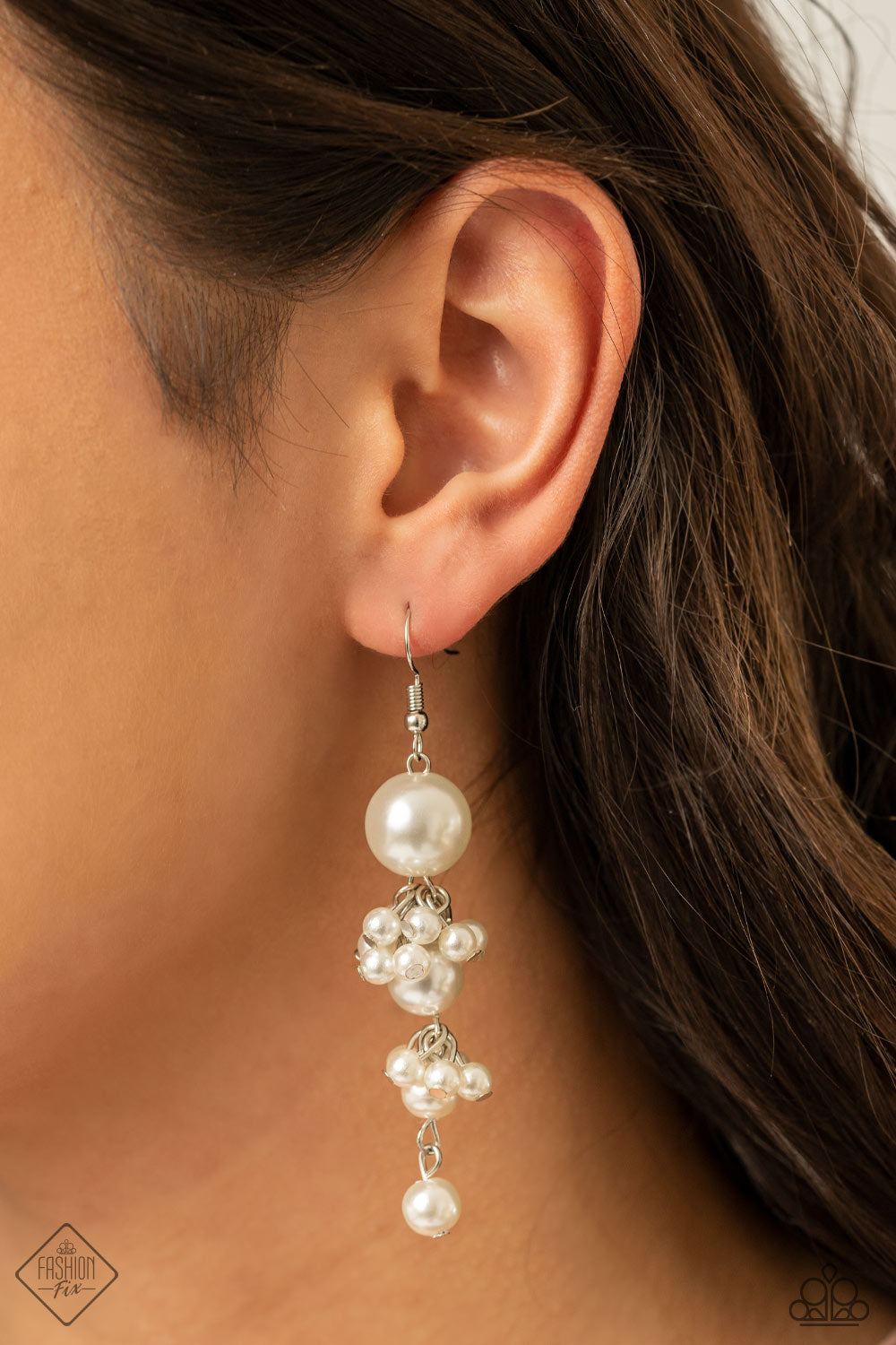 AGELESS APPLIQUE - WHITE EARRING - FIERCELY 5TH AVENUE - 1501