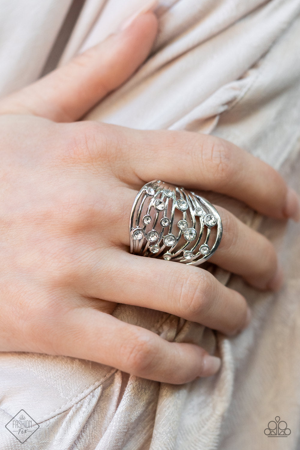 RADIANTLY RISING - WHITE RING - FIERCELY 5TH AVENUE - 1554