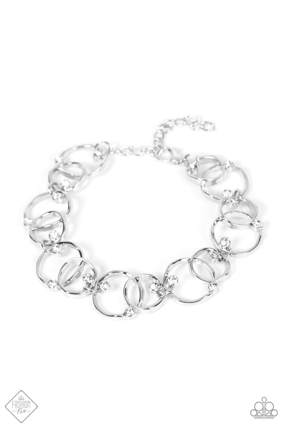 THE UNIVERSE REVOLVES AROUND ME - WHITE BRACELET - FIERCELY 5TH AVENUE - 1554