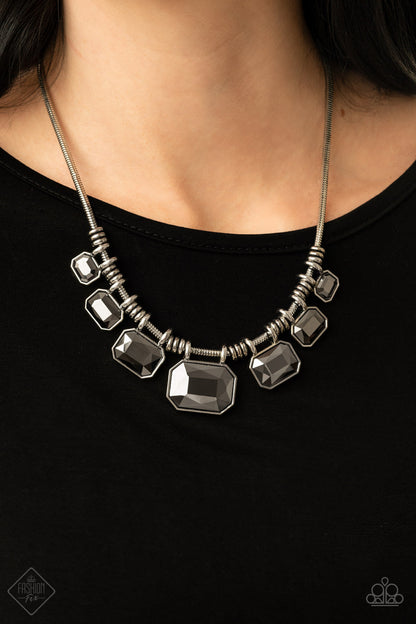 URBAN EXTRAVAGANCE - BLACK NECKLACE - MAGNIFICENT MUSINGS - 1502