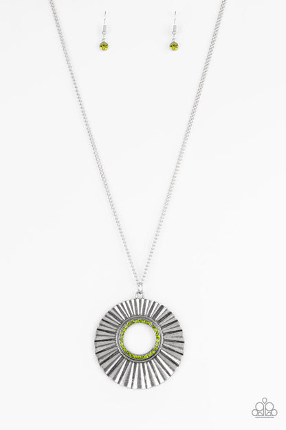 CHICLY CENTERED - GREEN NECKLACE - PAPARAZZI - 1761