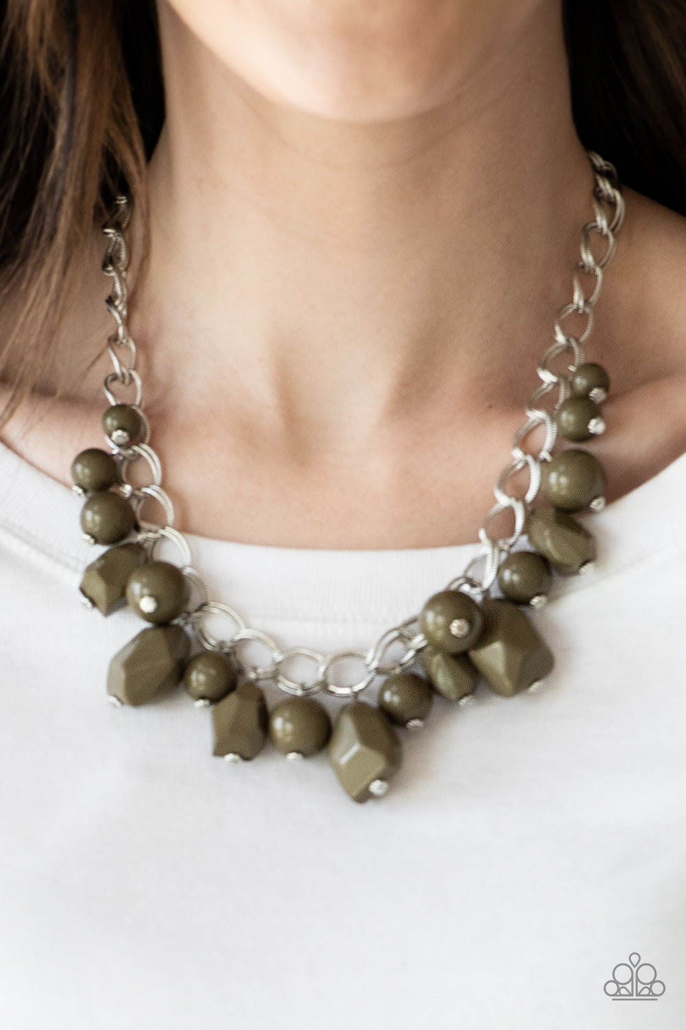 GORGEOUSLY GLOBETROTTER - GREEN NECKLACE - PAPARAZZI - 1786