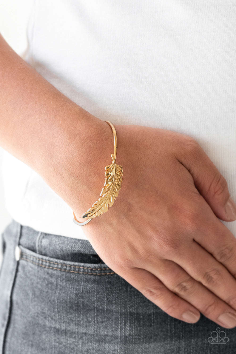 HOW DO YOU LIKE THIS FEATHER? - GOLD BRACELET - PAPARAZZI - 1112