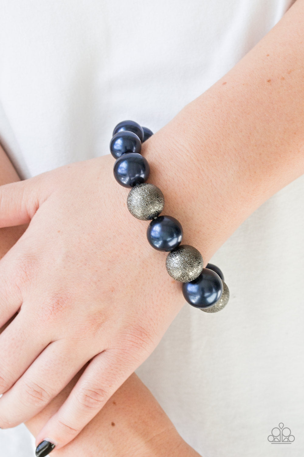 HUMBLE HUSTLE - SPARKLING BLUE BRACELET - PAPARAZZI - 1113