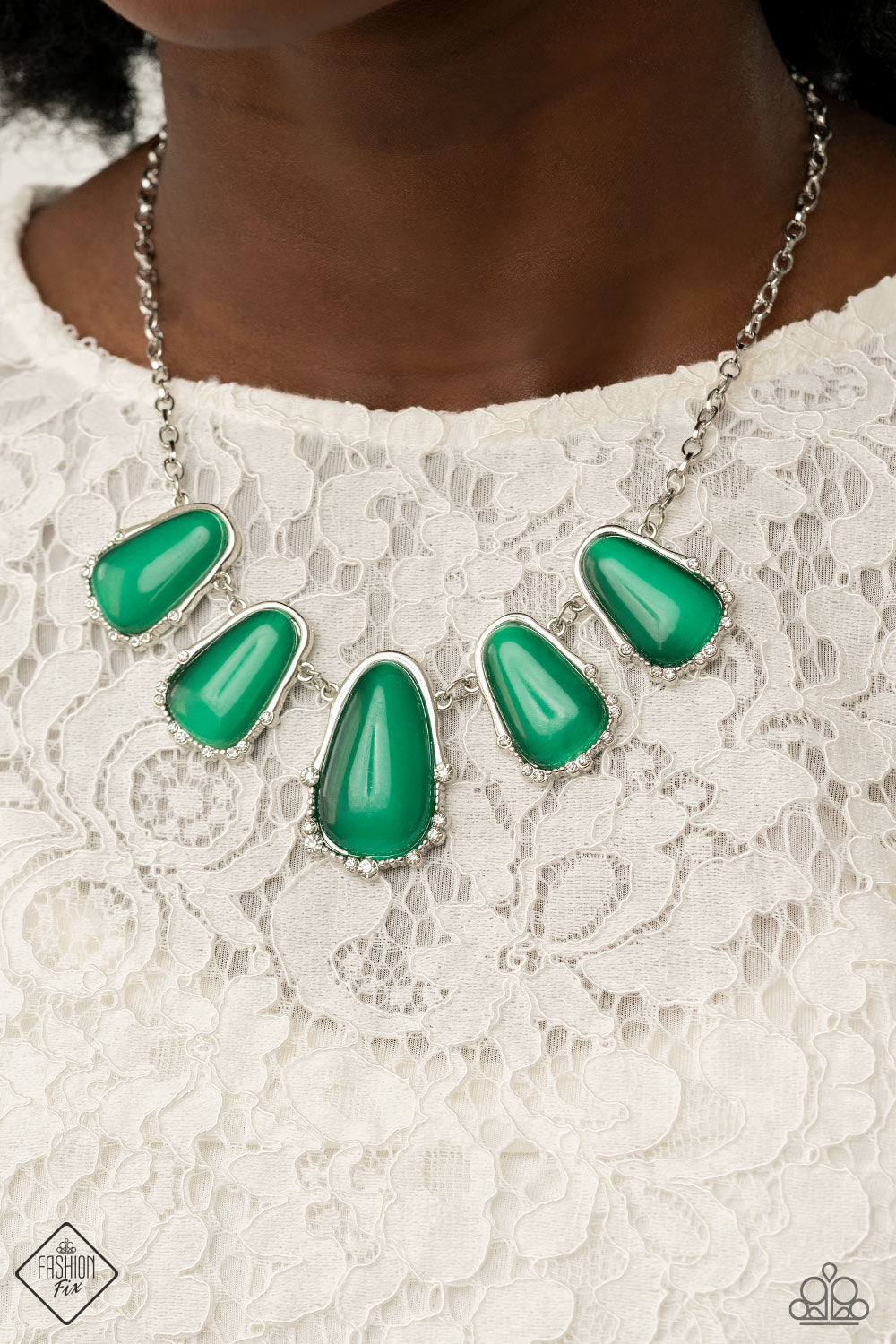 NEWPORT PRINCESS - GREEN NECKLACE - PAPARAZZI -1797