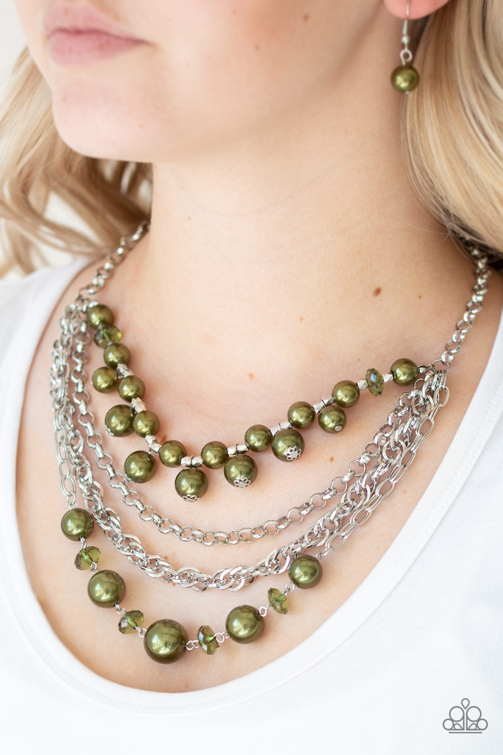 ROCKIN ROCKETTE - GREEN NECKLACE - PAPARAZZI