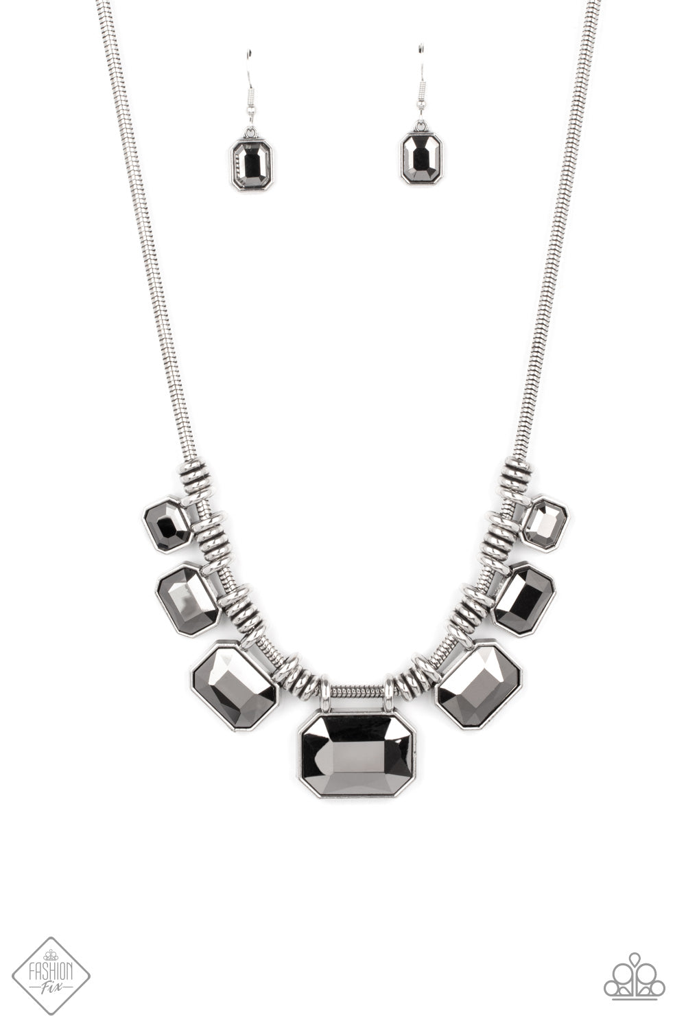 URBAN EXTRAVAGANCE - SILVER NECKLACE - PAPARAZZI